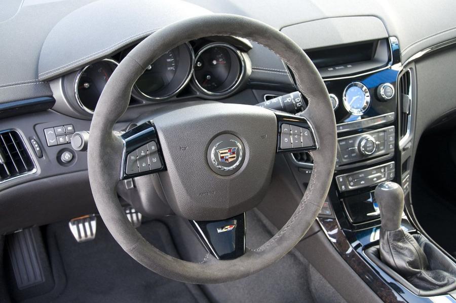  Cadillac CTS-V Wagon 2011 года  (фото 18 из 45)